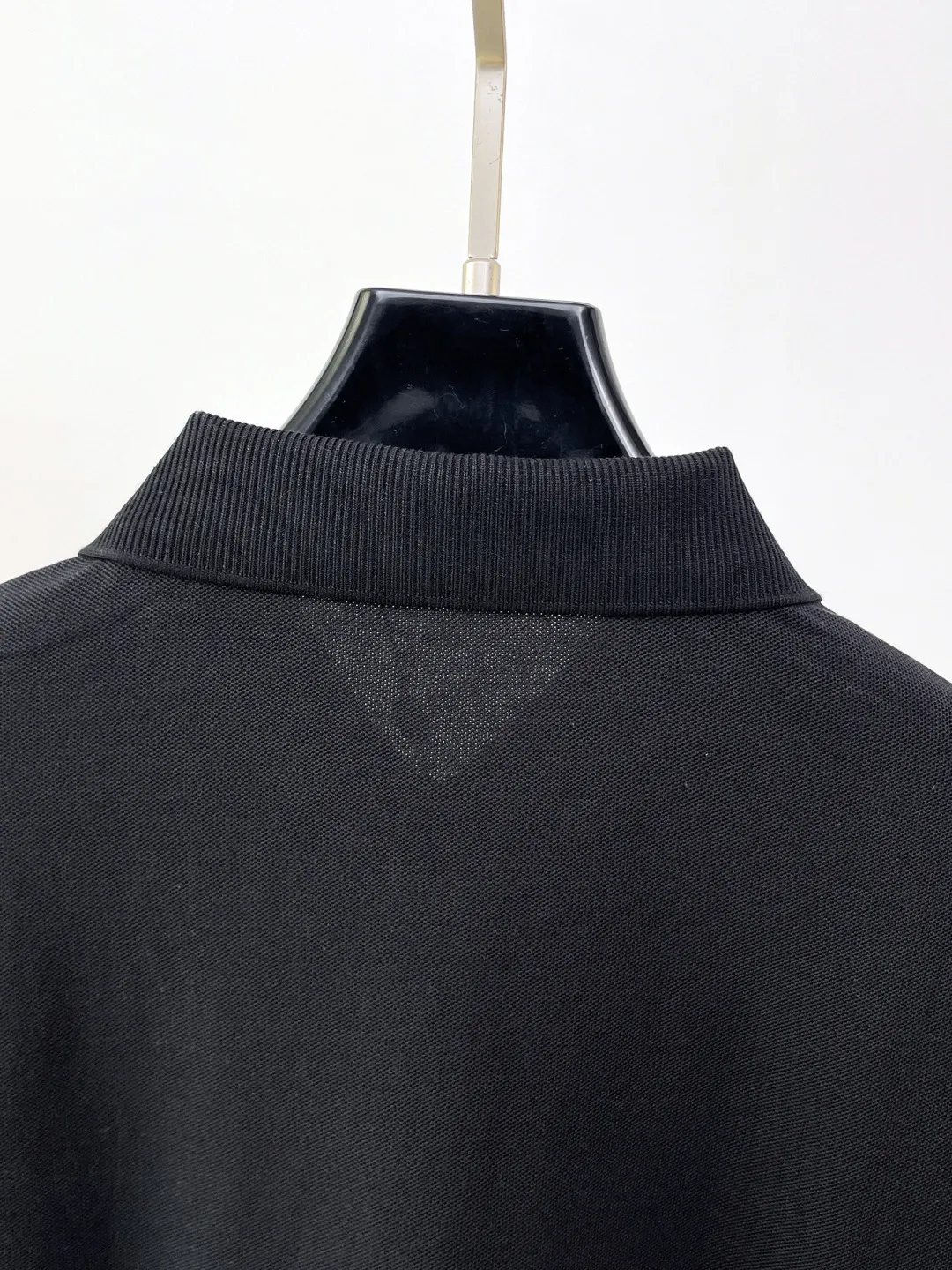 LP New Arrival long-sleeved Polo shirt, original fabric, official Same Style, made of pure cotton pique fabric, custom-made in the same vat, feels very comfortable and smooth, very wide and stylish, produced by factory for first-line brands, imported Behringer embroidery machine, embroidery is full and textured, collar and collar ribs are woven with imported yarn, does not deform after long-term wear, the most New Arrival style in autumn and winter, fashionable and individual Super Versatile and good-looking. It is very suitable for both men and women. It is a must-have for everyone. Size: M-XXXL